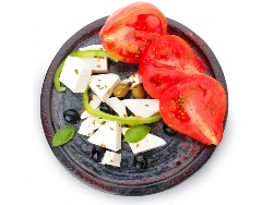 Редена салата с розови домати, маслини и мариновано сирене - снимка на рецептата